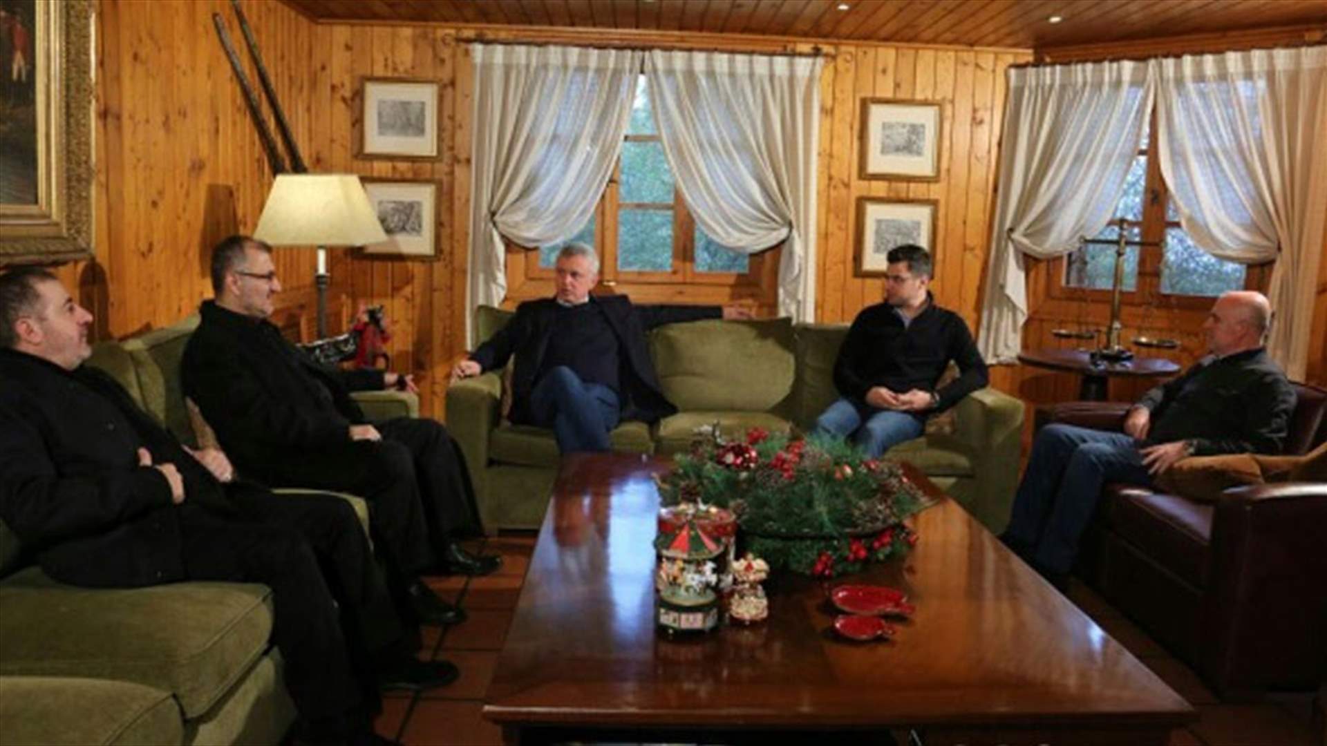 Hezbollah delegation visits Frangieh in Bnashei 