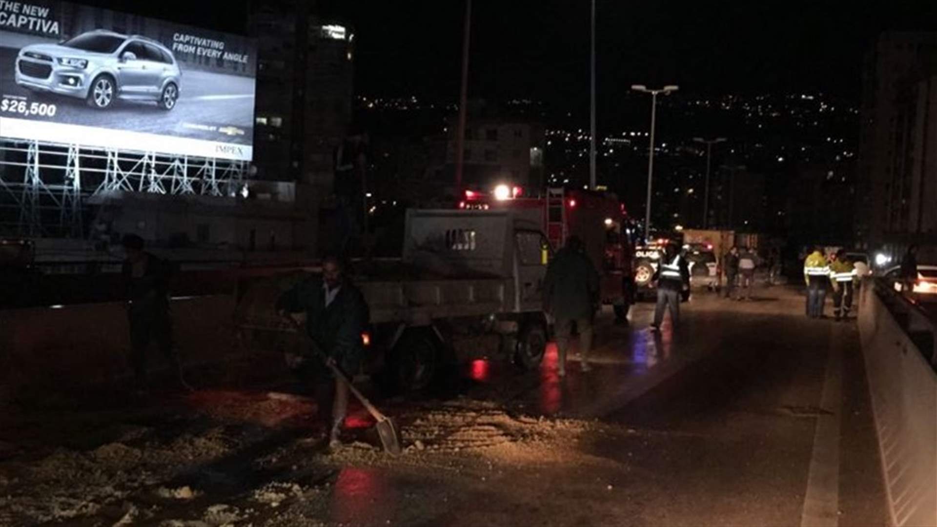 ما صحة قيام 4 شاحنات برش مادة الزيت تحت جسر نهر الموت؟