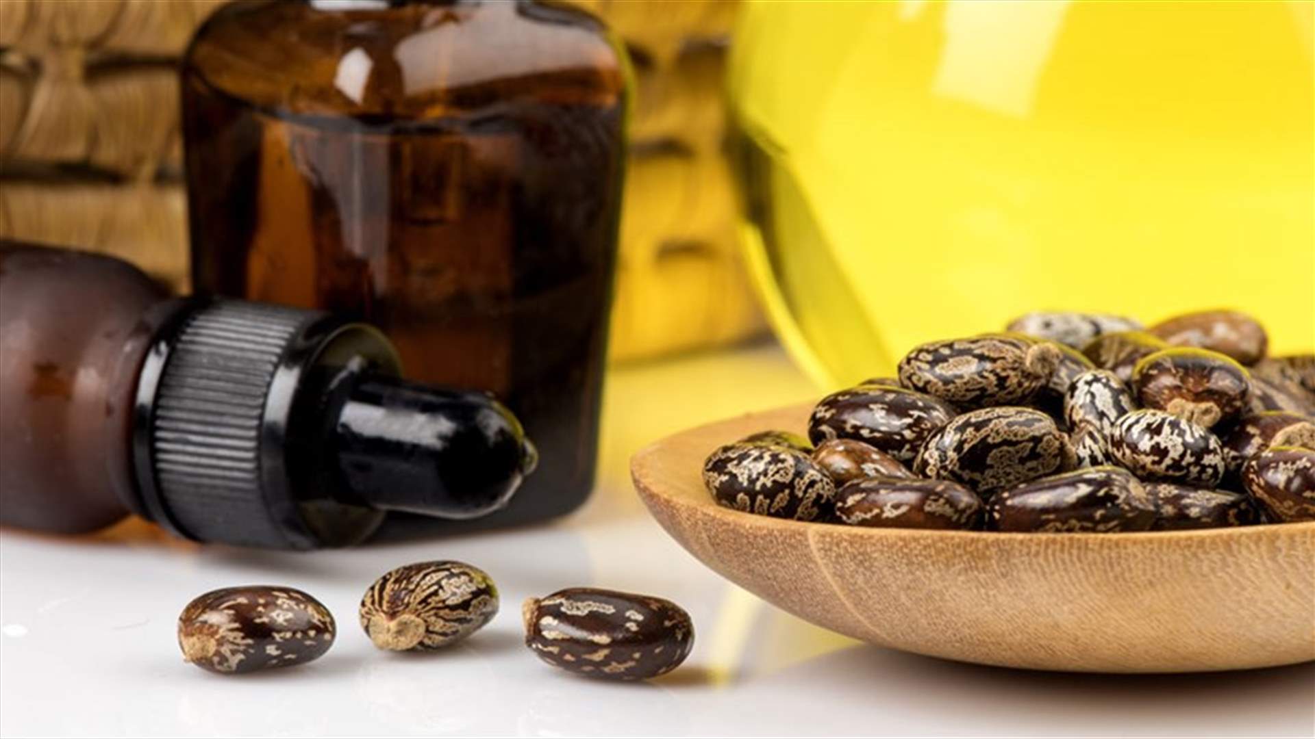 3 طرق للتخلّص من الهالات السوداء من خلال زيت الخروع