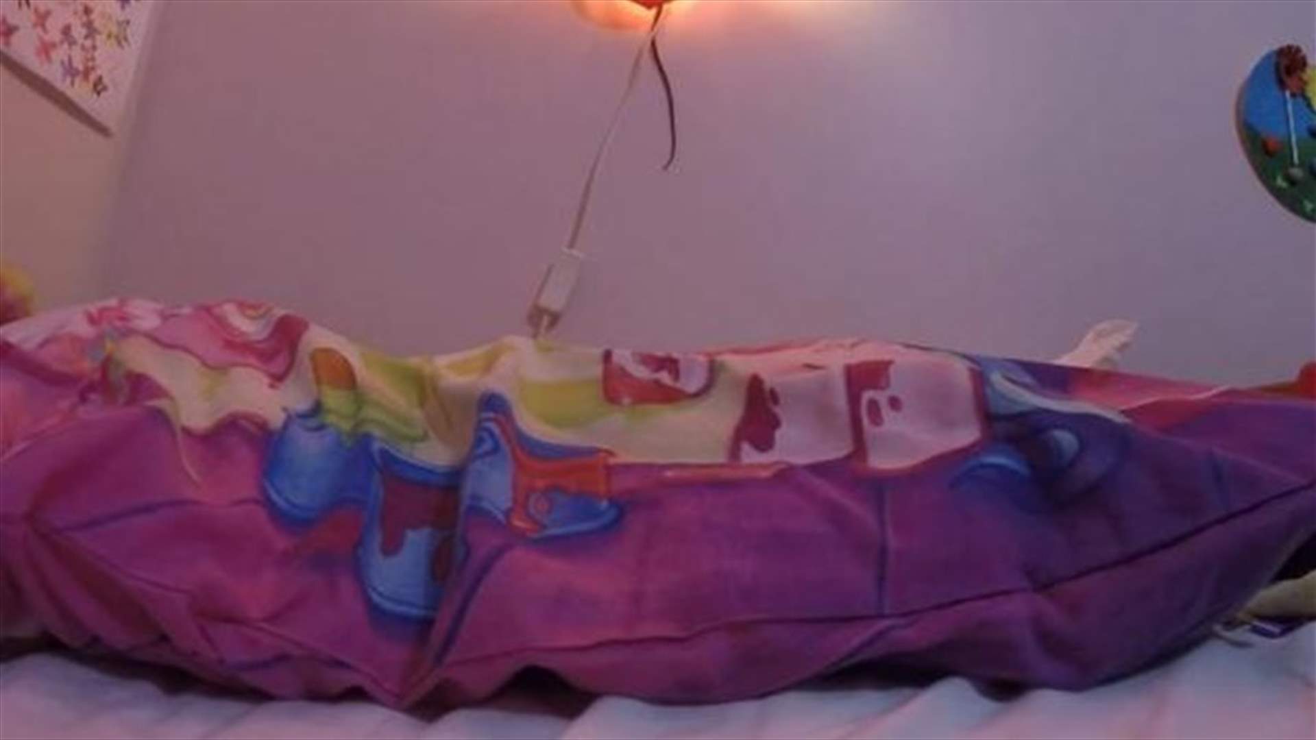 بالفيديو: أفعى سامة فوق سرير طفلة صغيرة... إليكم التفاصيل 