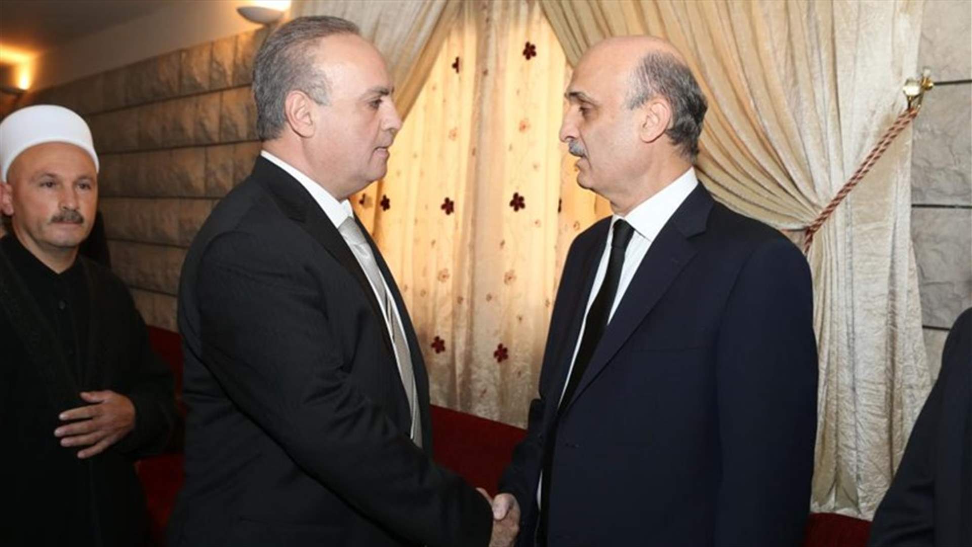 جعجع يغرد...ووهاب يرد: هل يريد اختصار الدروز بجنبلاط؟