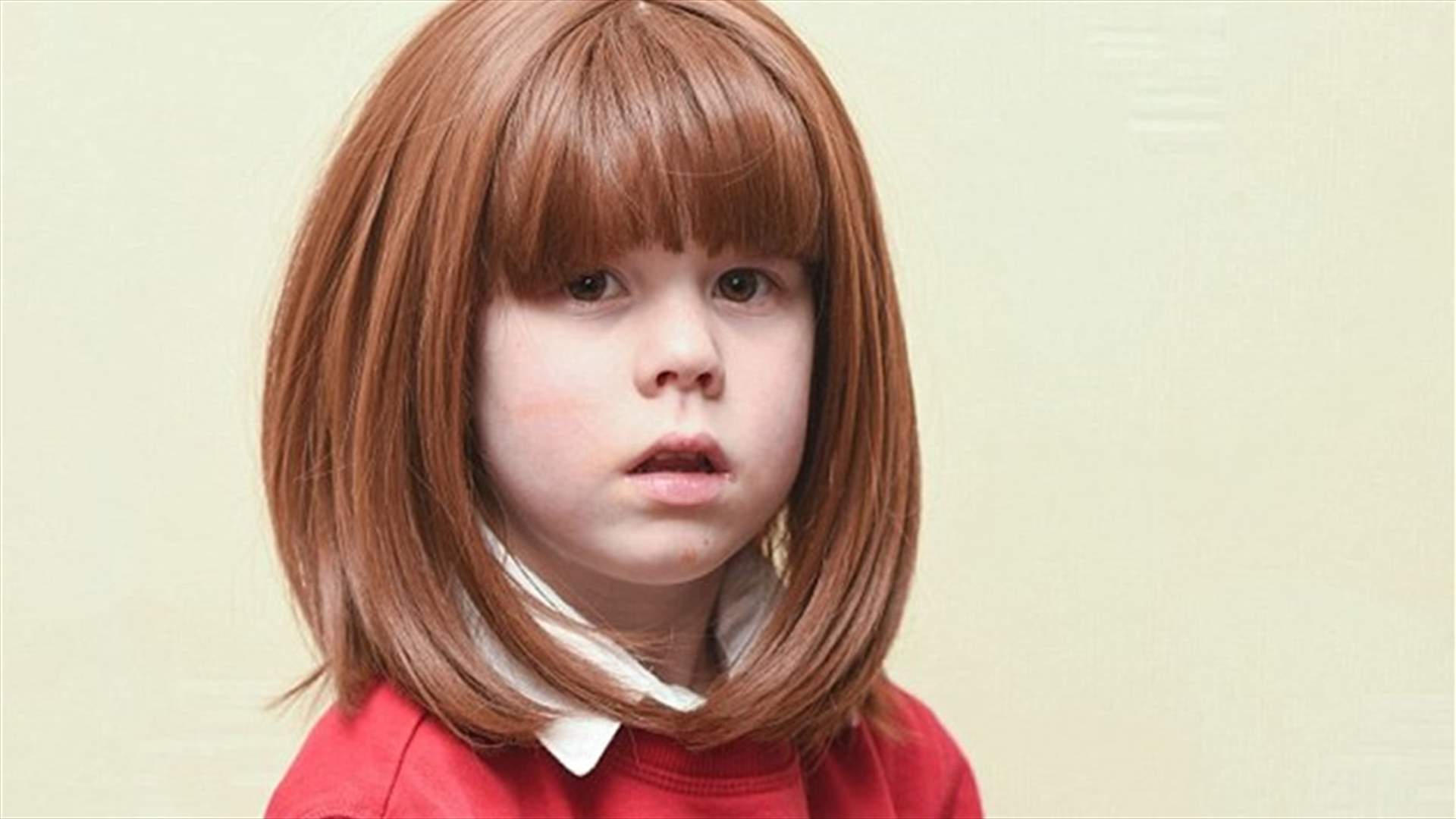 بالصورة: طفلة تتعرّض للموقف لا تحسد عليه في المدرسة... بسبب شعرها!