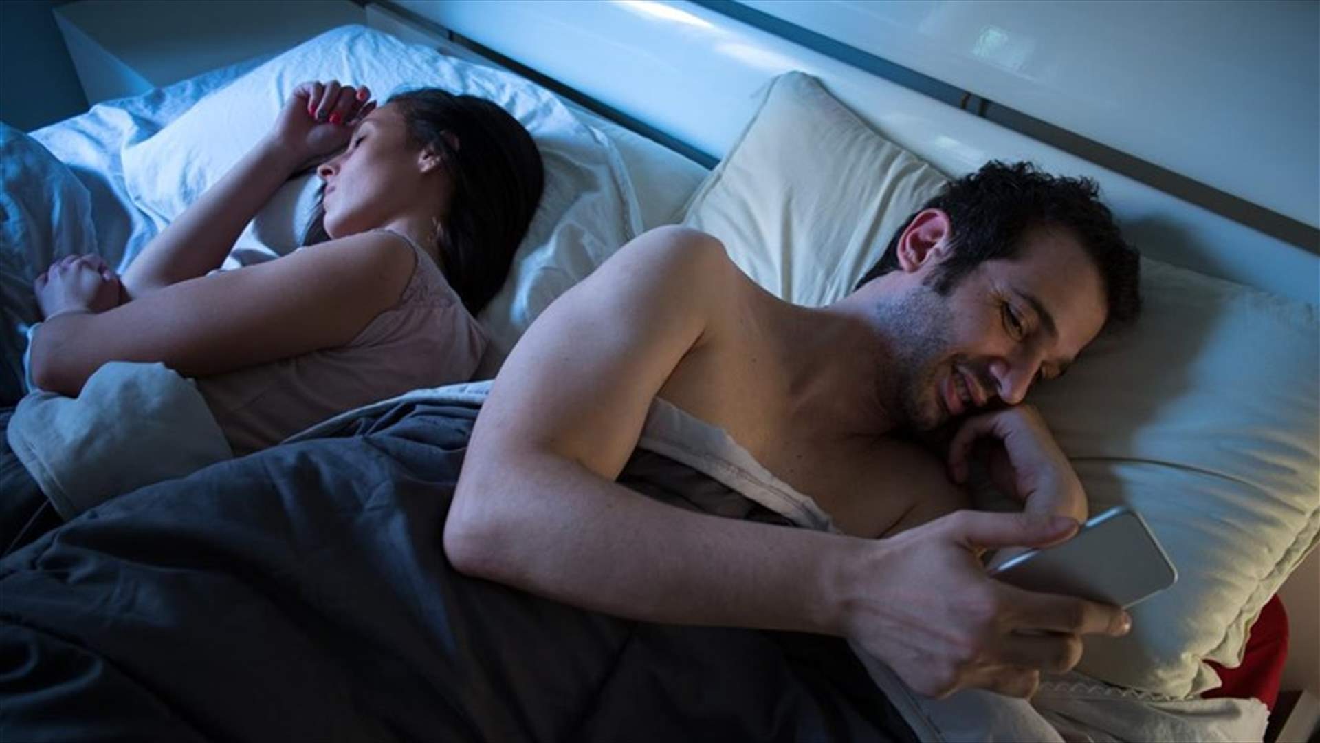 إذا رأيت إحدى هذه التطبيقات على هاتف شريكك... احذري!