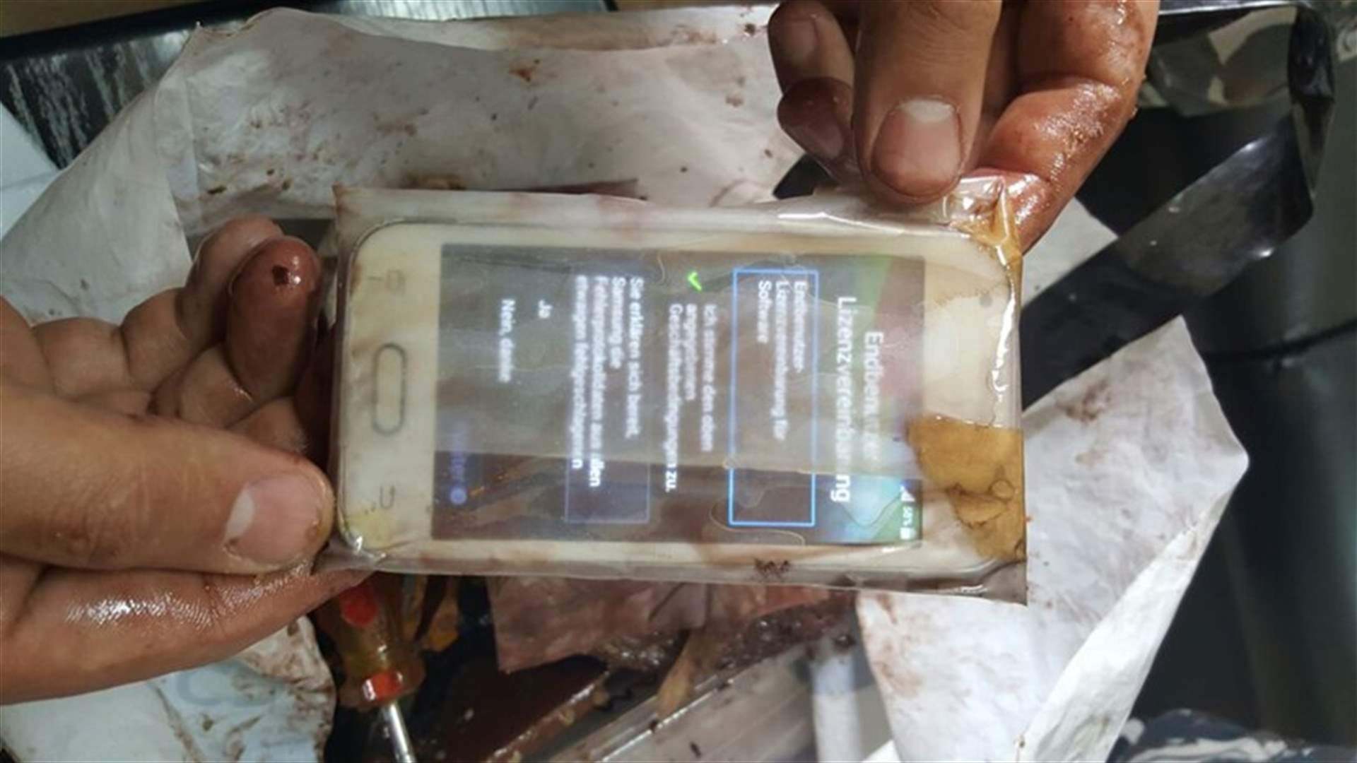 بالصور- طريقة مبتكرة لتهريب الهواتف في سجن زحلة