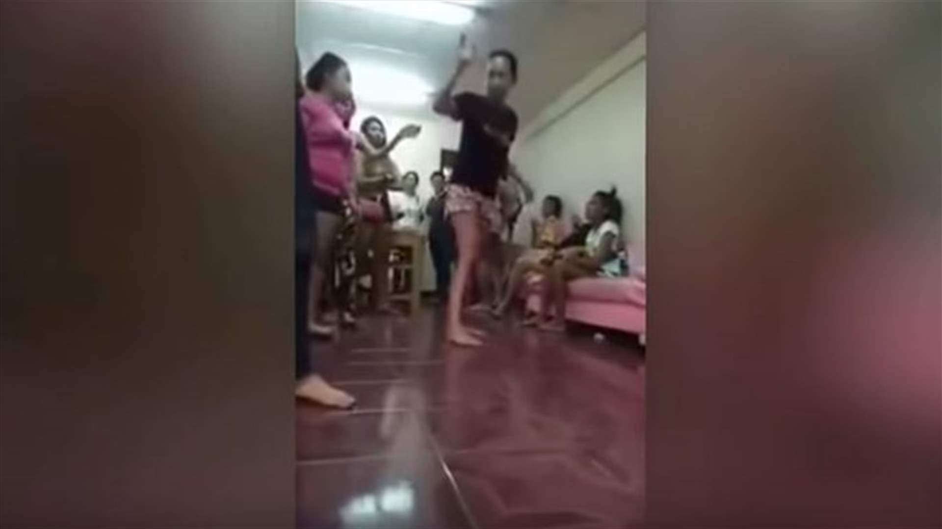 بالفيديو: امرأة تنتقم من عشيقة زوجها بأعنف الطرق!