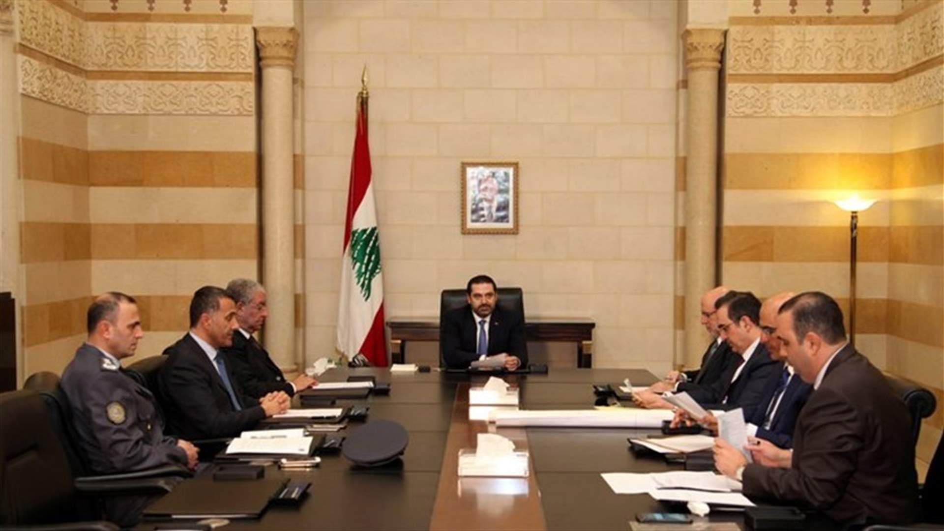 Hariri chairs meeting at Grand Serail to discuss development of airport services