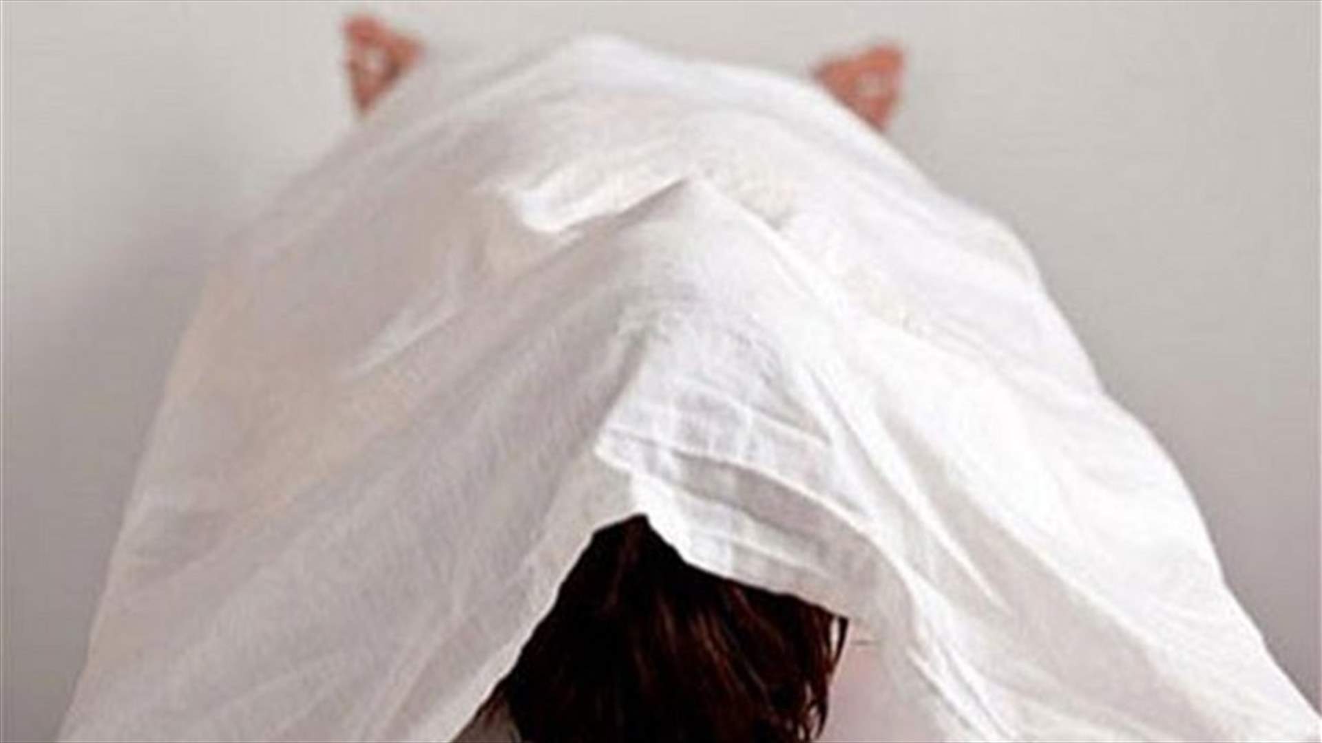 جثة مصابة بطلق ناري داخل محل في قرطبون - جبيل