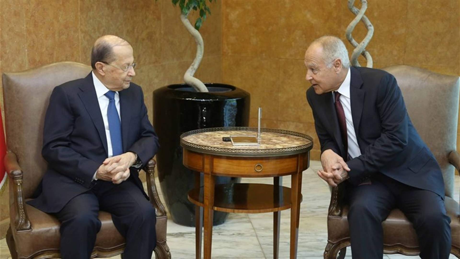عون لأبو الغيط: لبنان يتمسّك بالتضامن العربي