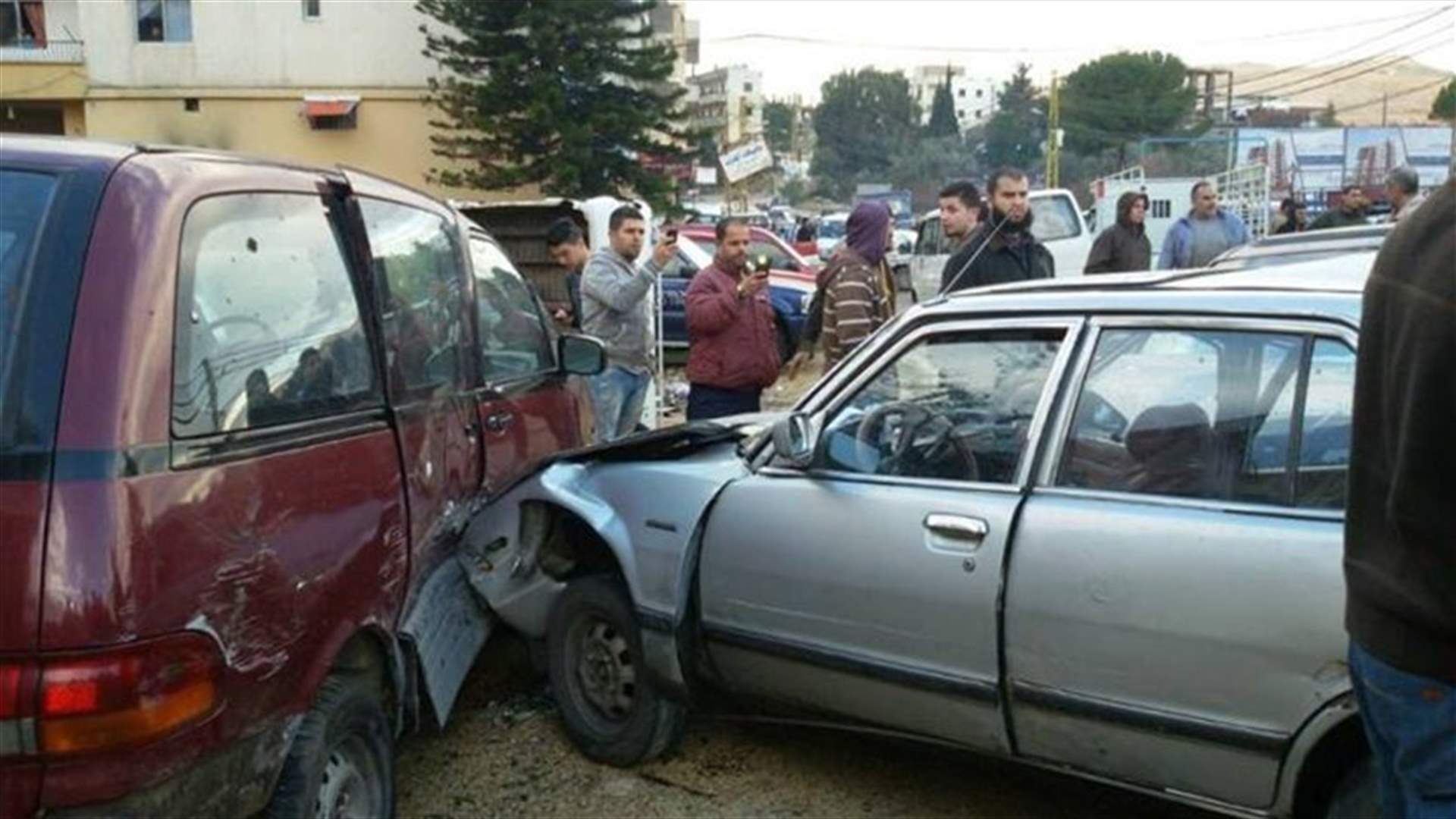 بالصورة: خمسة جرحى بحادث سير على طريق الضنية