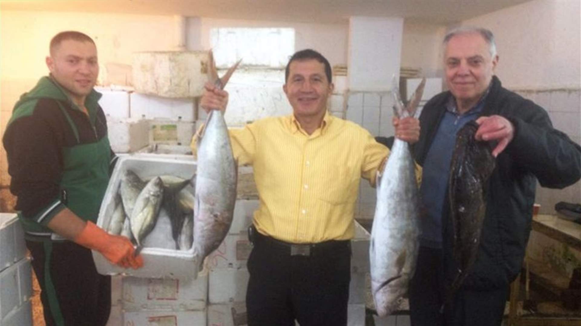 اسماك غريبة عن شواطىء صور...في شباك الصيادين
