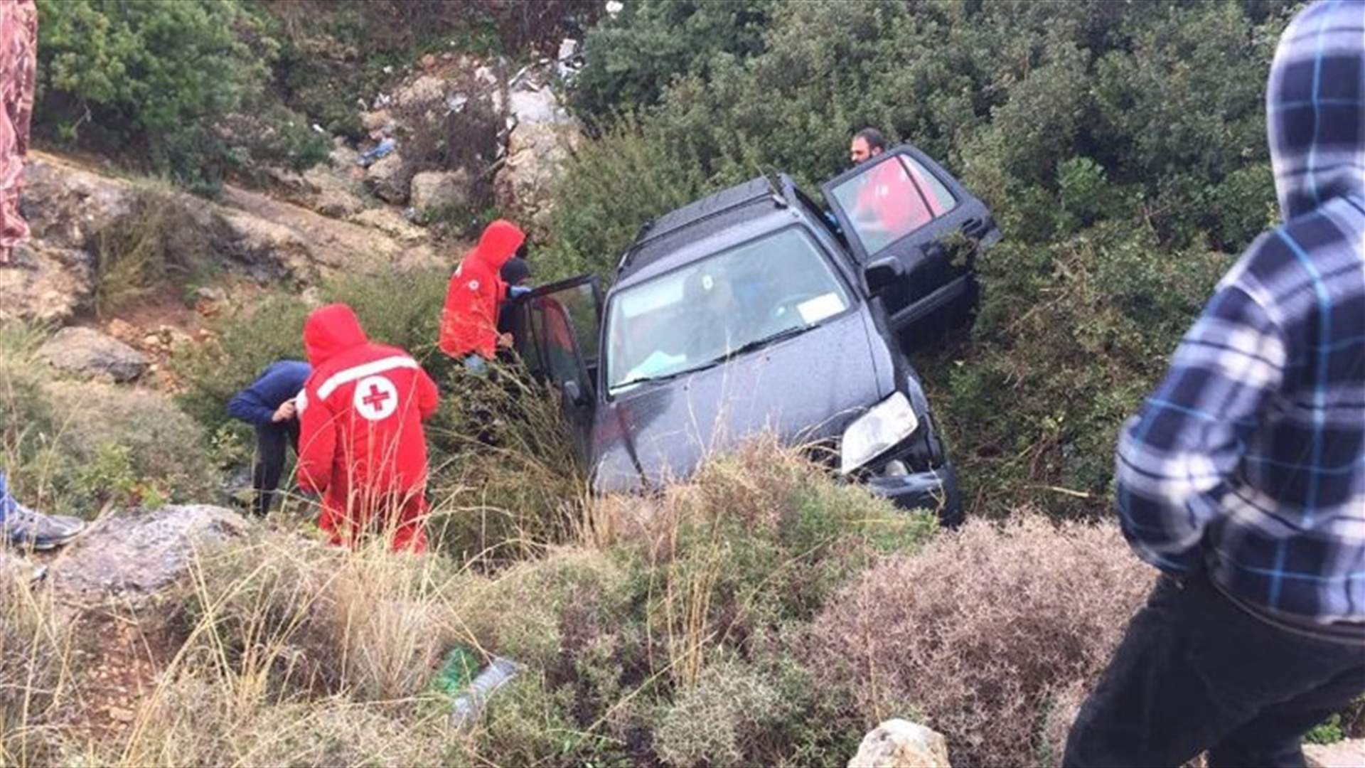 جريح بانحراف سيارة في الكورة