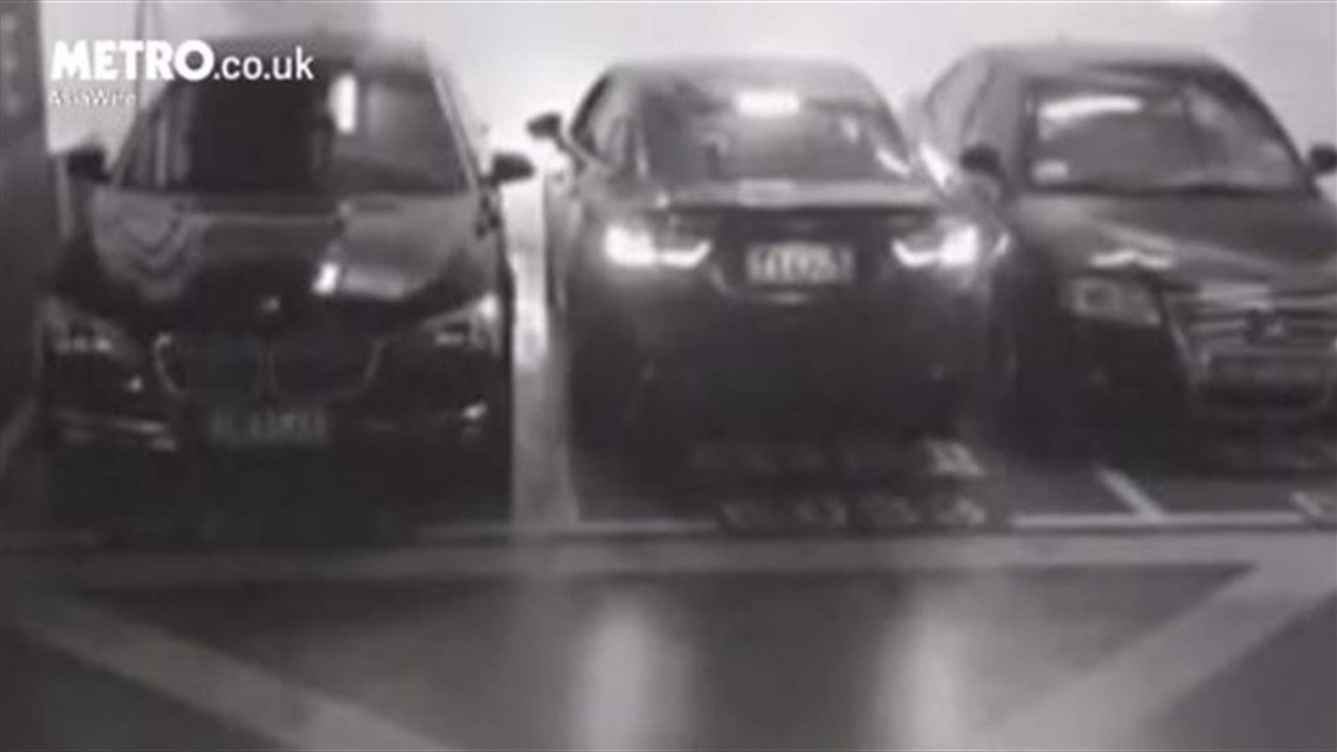 فيديو يجتاح الانترنت... ركن سيارته في مكان ضيّق وخرج منها بطريقة غير مألوفة!