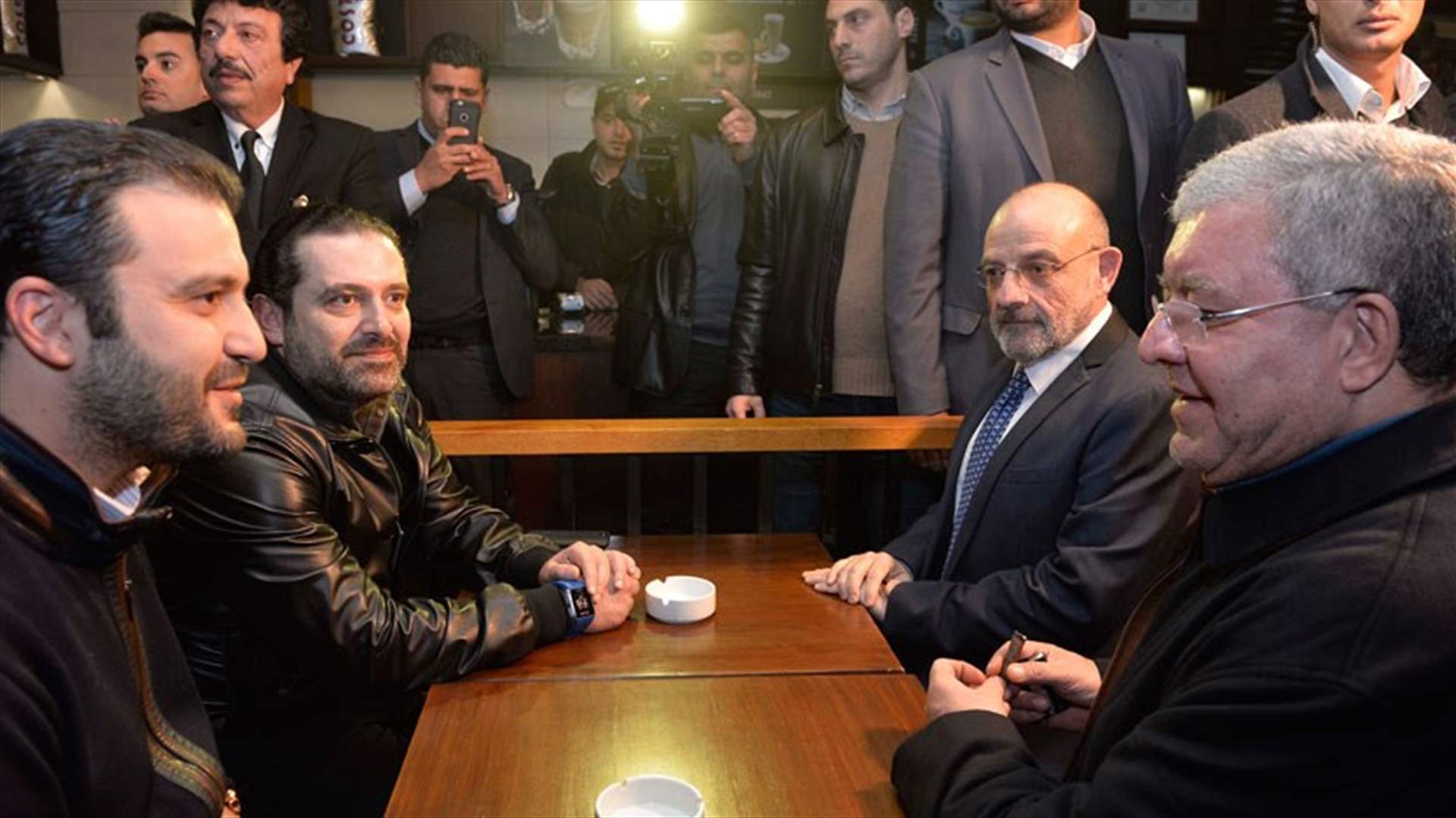 الحريري في مقهى "الكوستا"... 