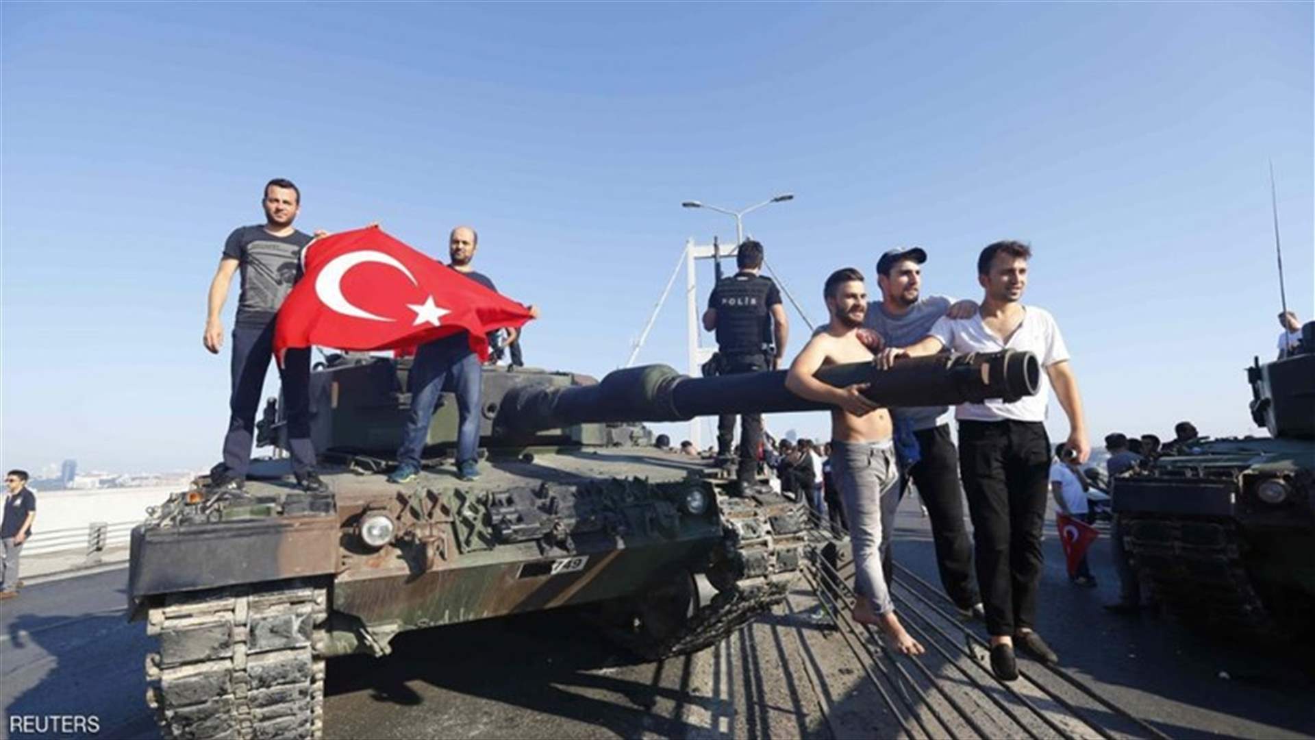 الحكومة التركية تقيل موظفا كبيرا على خلفية محاولة الانقلاب