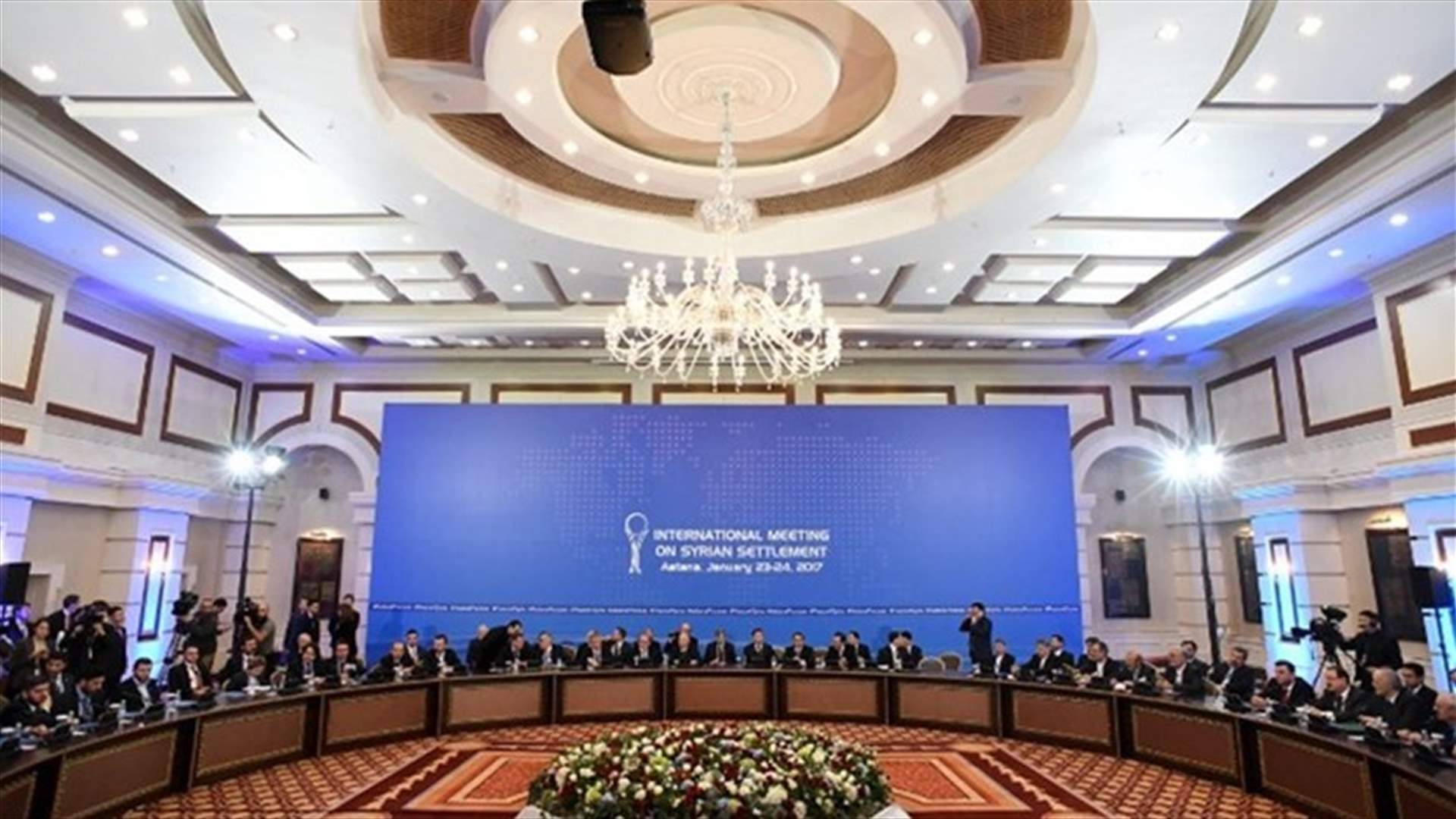 Foreign powers back Syria truce deal, war erupts among rebels
