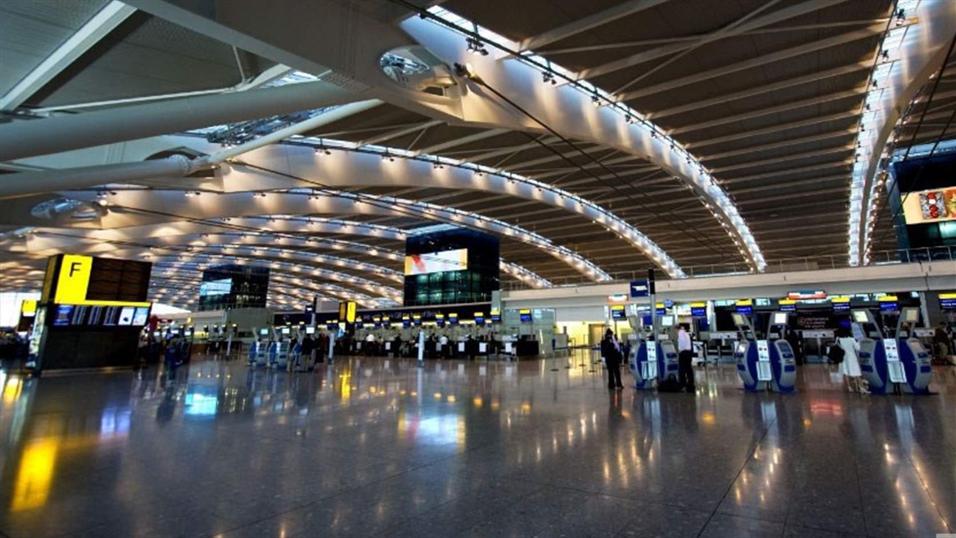 الغاء مئة رحلة في مطار هيثرو بسبب الضباب