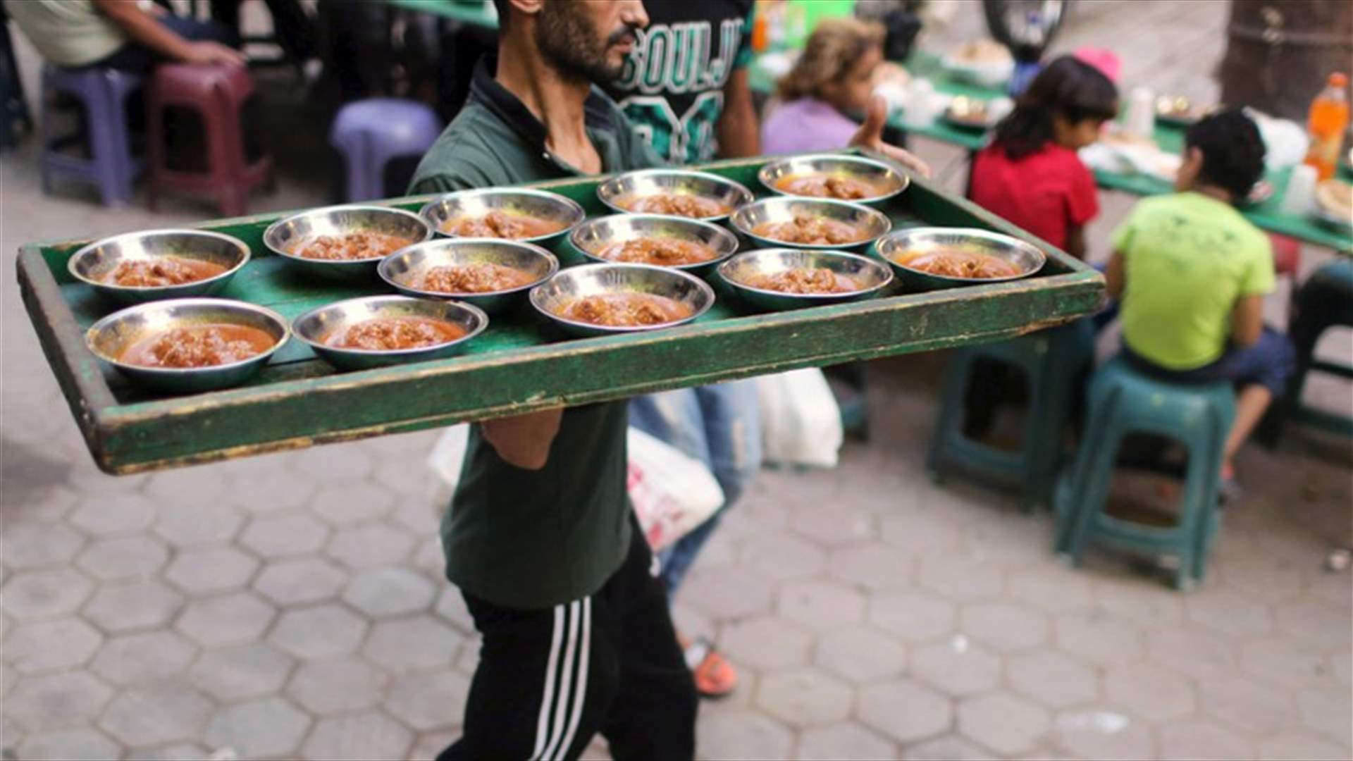 Cairo restaurant offers free meals to needy
