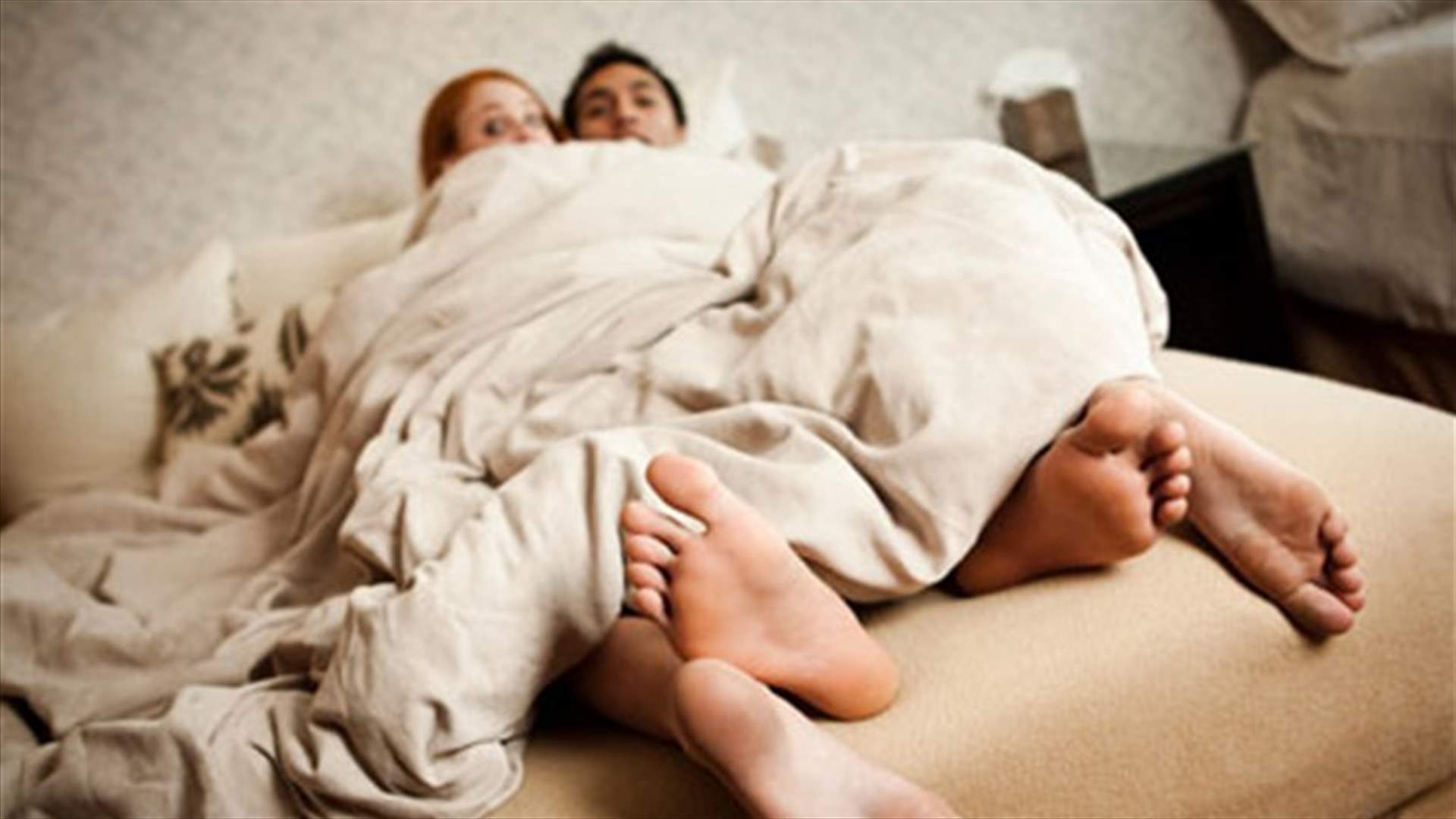 بالفيديو: زبون ضبط موظفي المطعم بوضعٍ حميم... فماذا فعل؟