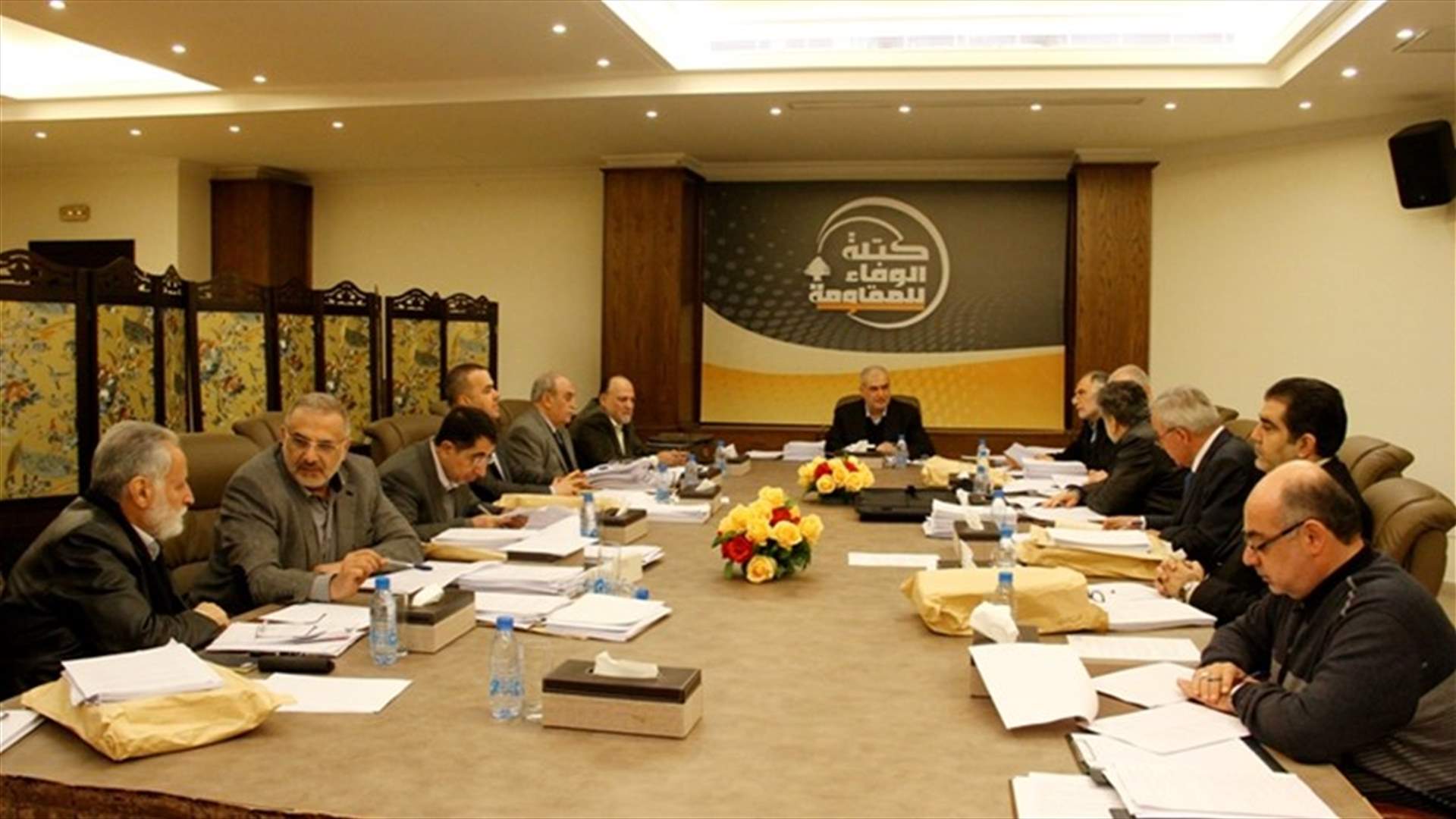 الوفاء للمقاومة: النسبية الكاملة مع الدائرة الواحدة خالية من الإستنساب