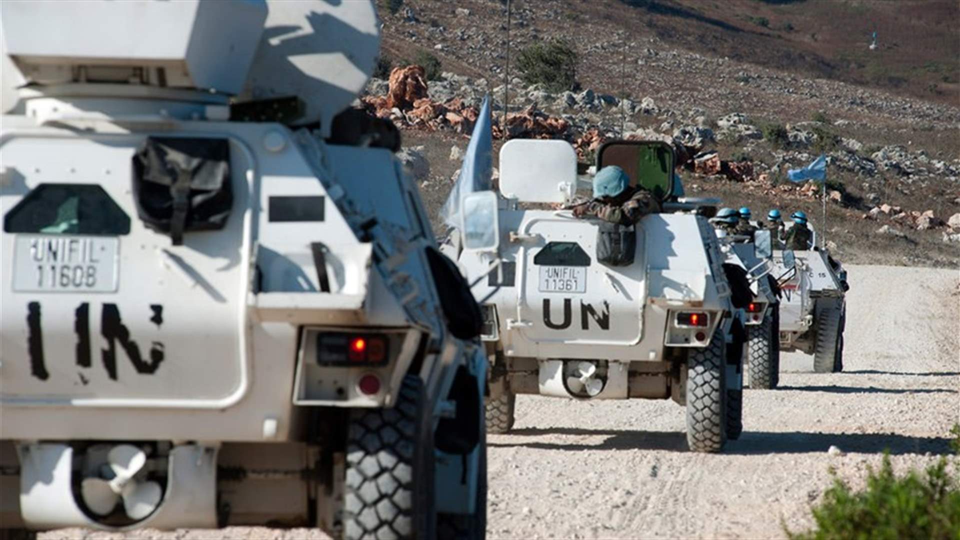 رجال غاضبون يتعرضون لليونيفل في الجنوب...