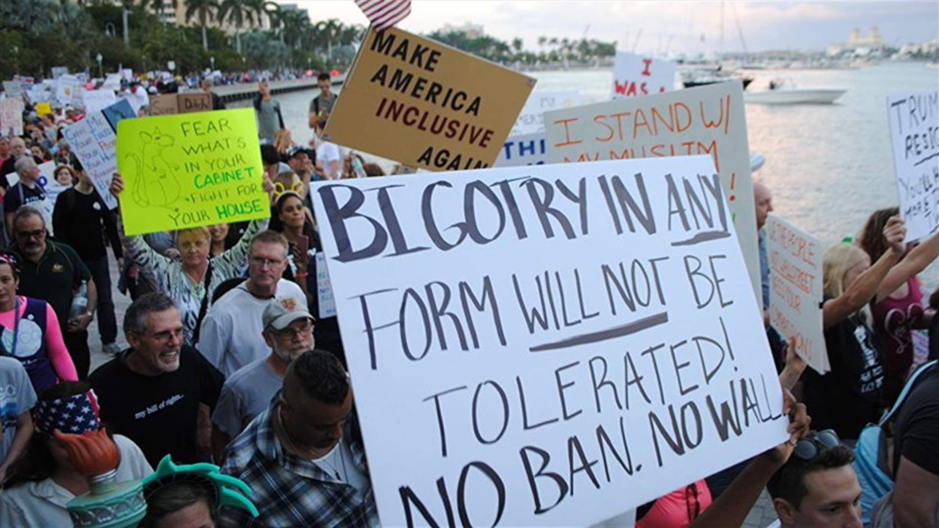 أكثر من ألفي شخص تظاهروا في فلوريدا ضد قرار ترامب بشأن الهجرة