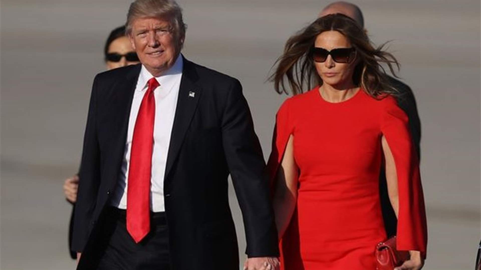 لماذا يمتنع دونالد ترامب عن إمساك يدّ زوجته في العلن؟