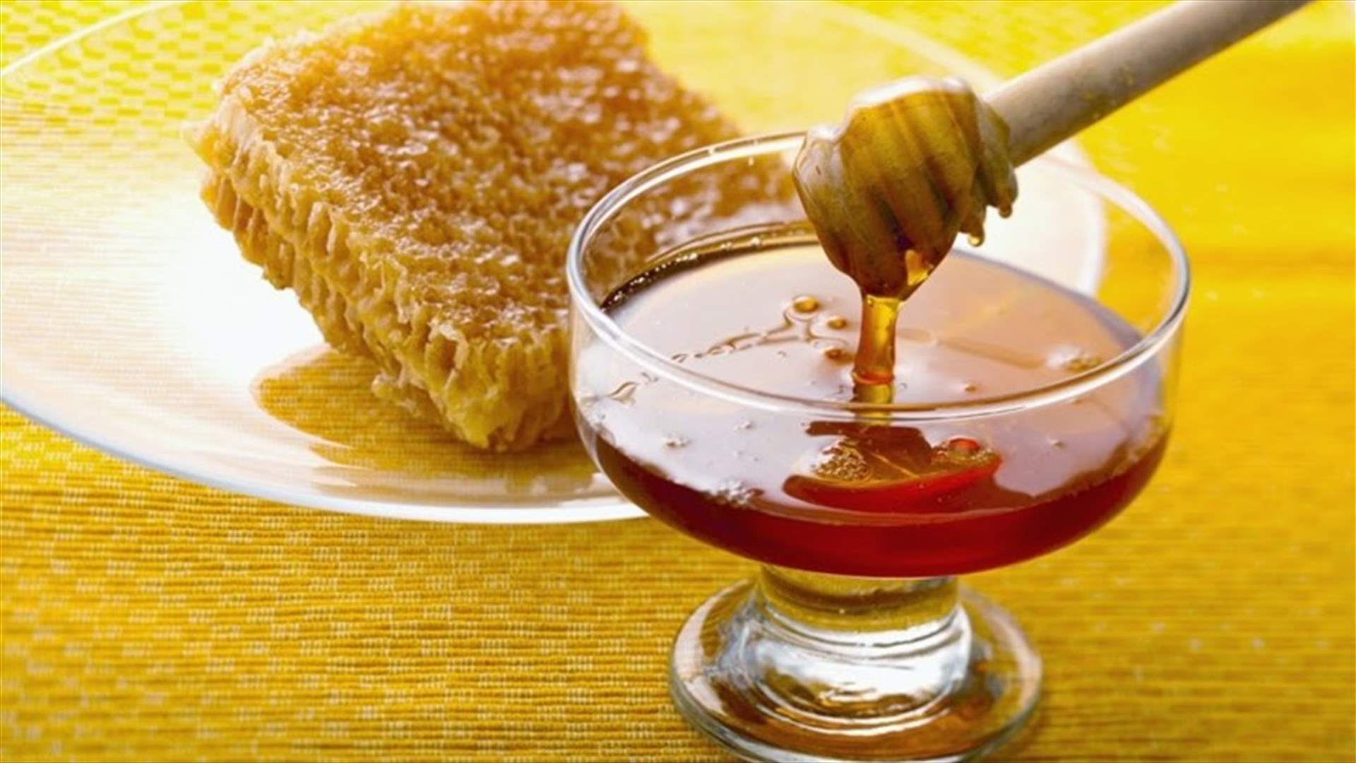 ماذا يحصل إذا وضعتم قطرة من العسل على سرة البطن؟