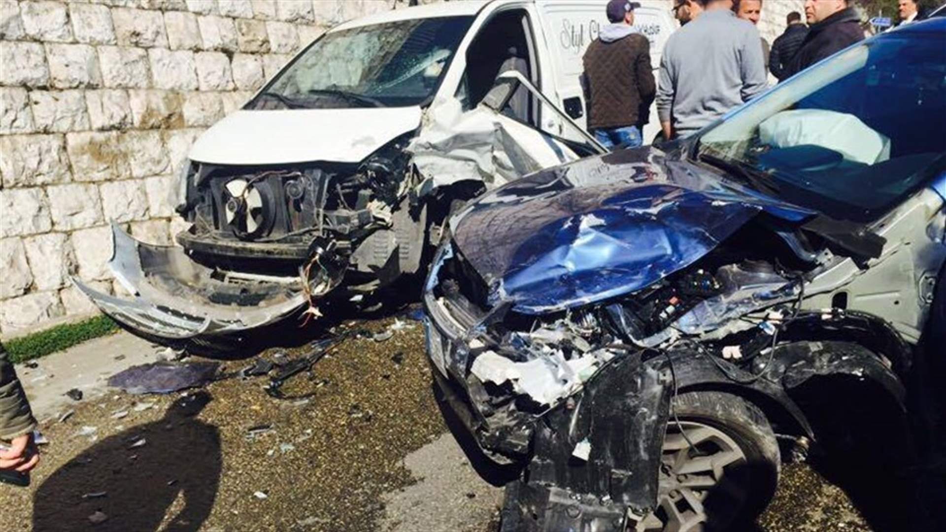  بالصور- حادث سير بين 3 سيارات في عجلتون
