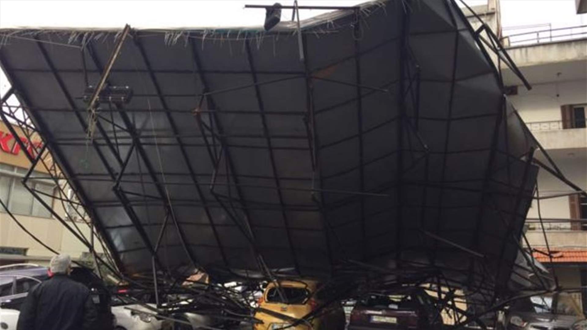 [PHOTOS] Cars crushed as large billboard collapses in Zalka
