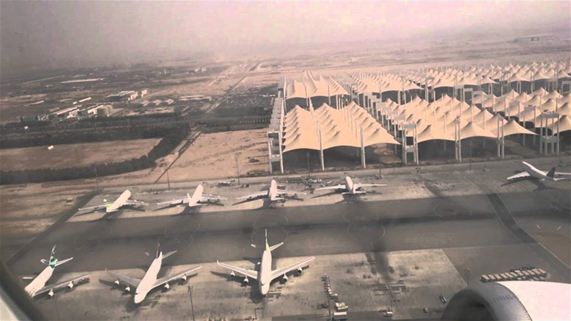 اجلاء ركاب طائرة عراقية...ماذا حصل في مطار جدة؟