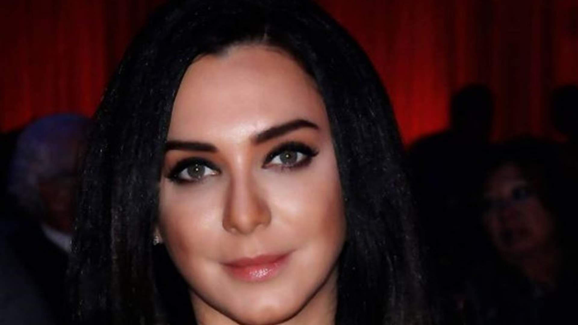 بالصورة: الشبه بين سلاف فواخرجي و"علي" يفاجئ روّاد الإنترنت