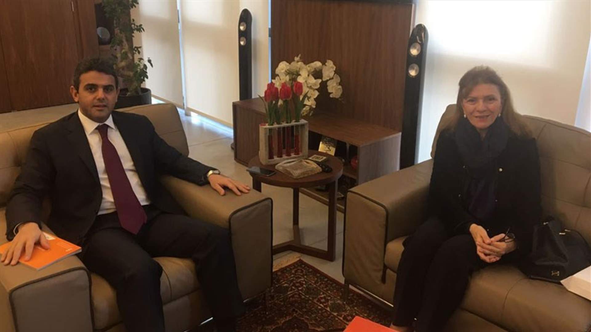 بالصور - ما الذي يجمع بلدية جبيل بسفيرتي كولومبيا والاورغواي؟
