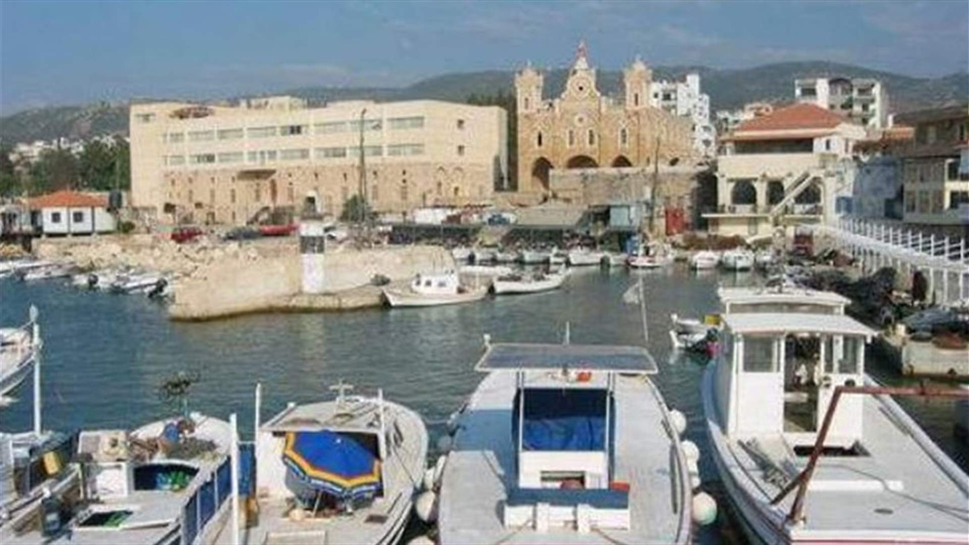اقفال 4 محال تجارية في البترون غير مستوفية الشروط