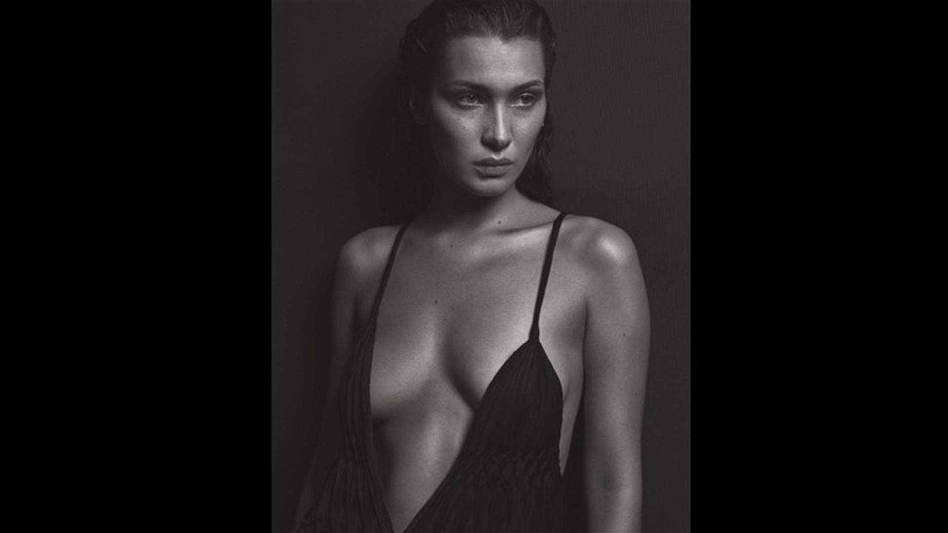 بالصور: بيلا حديد شبه عارية في جلسة تصويرية خاصّة بمجلة Vogue