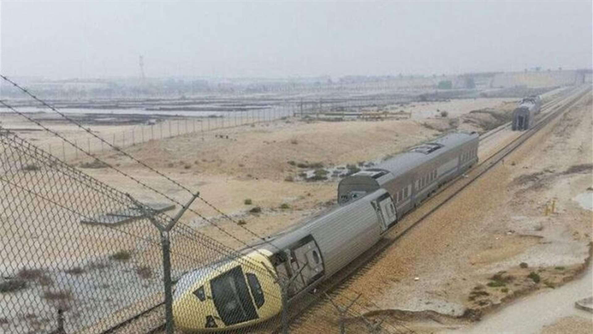 السيول تتسبب في حادث قطار بالسعودية