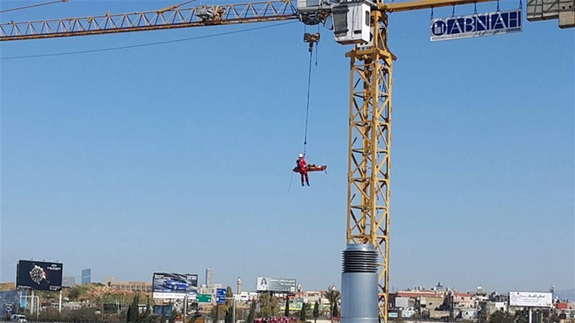 [PHOTO] Worker injured in a building site accident in Beirut