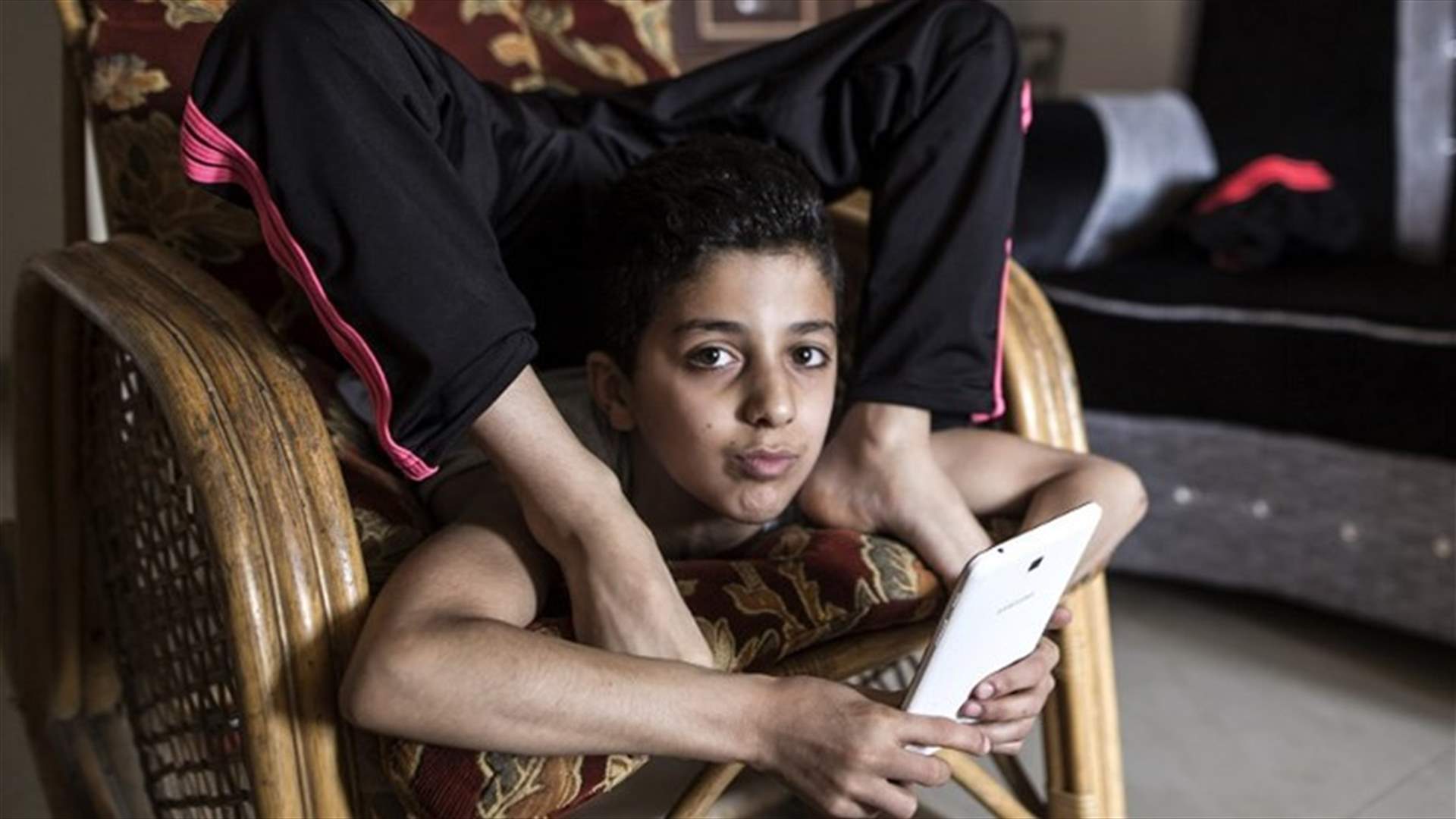 بالفيديو: &quot;العنكبوت الخارق&quot;... طفل من غزة يدخل موسوعة غينيس في حركات الجسم والليونة