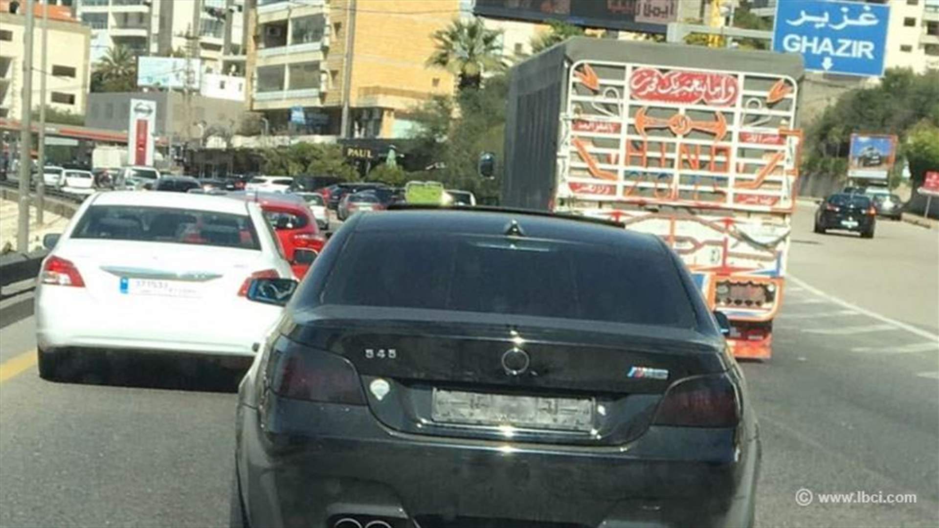 بالصورة- مَن يجرؤ على هذه السيارات ؟