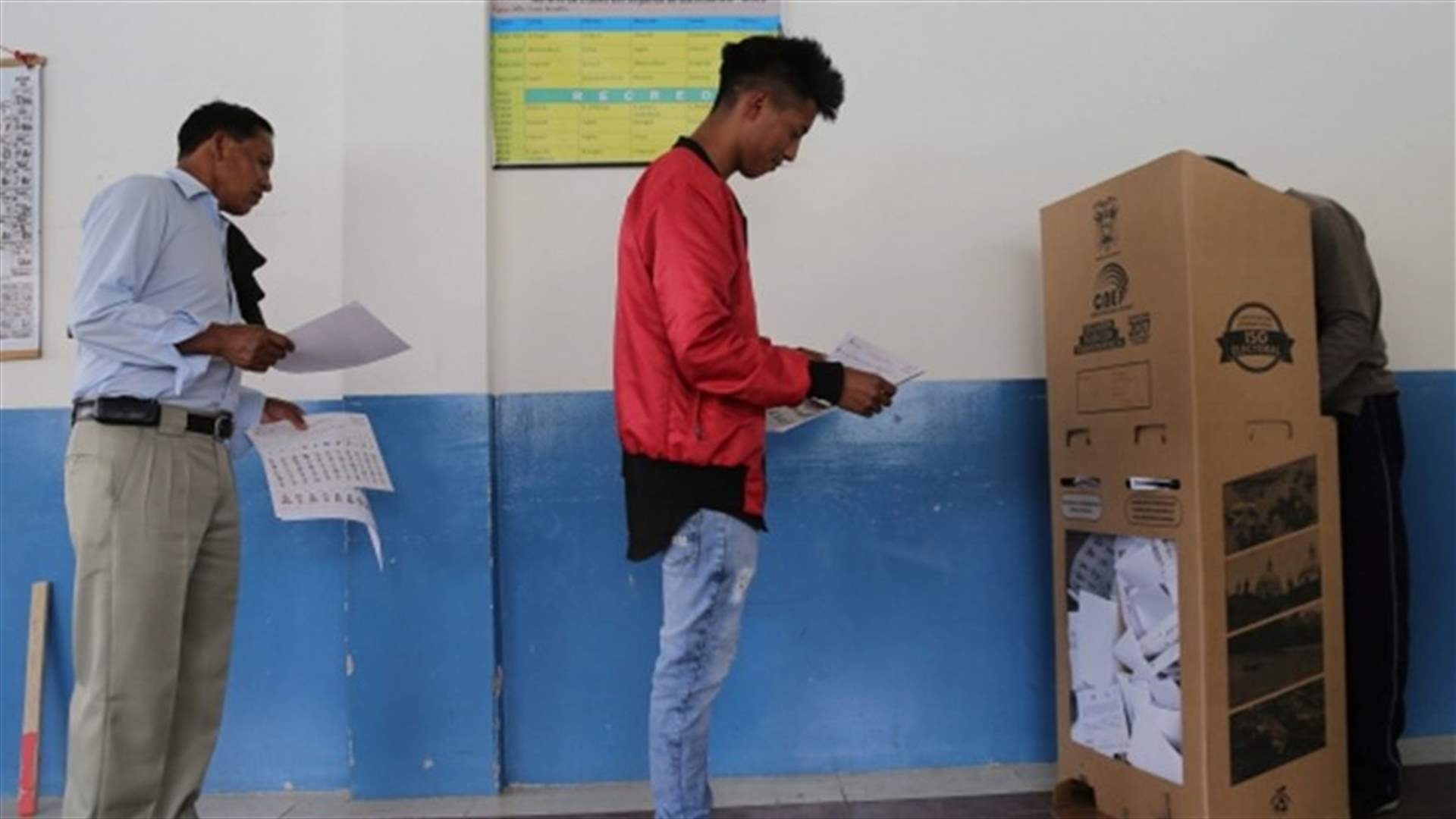 من فاز في انتخابات الرئاسة في الإكوادور؟