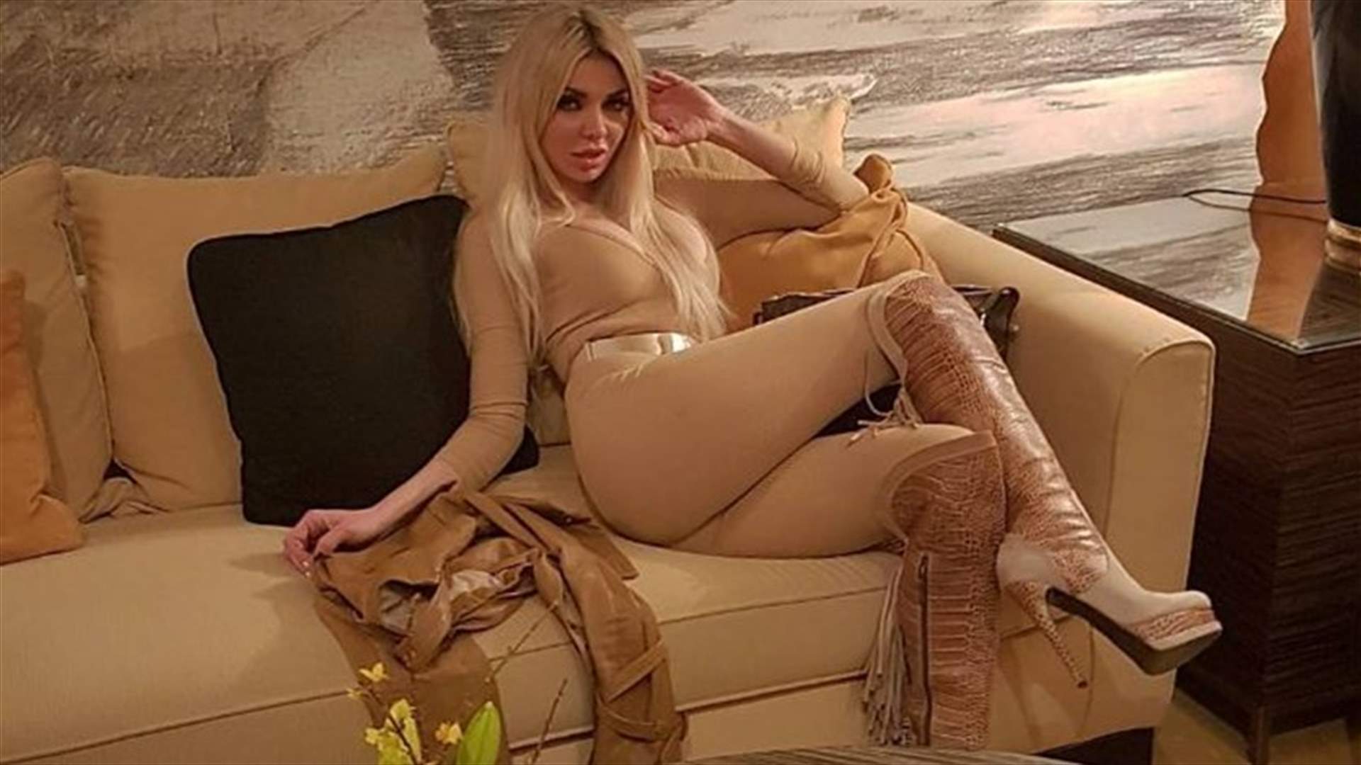بالصورة: ميريام كلينك تأكل "مصاصة العقرب"