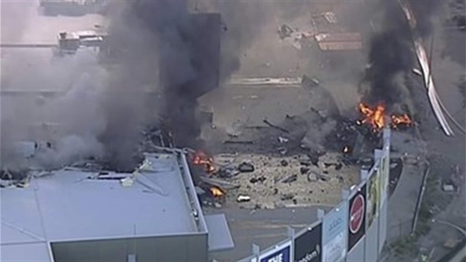 [VIDEO] Five die as light plane crashes into mall in Australia