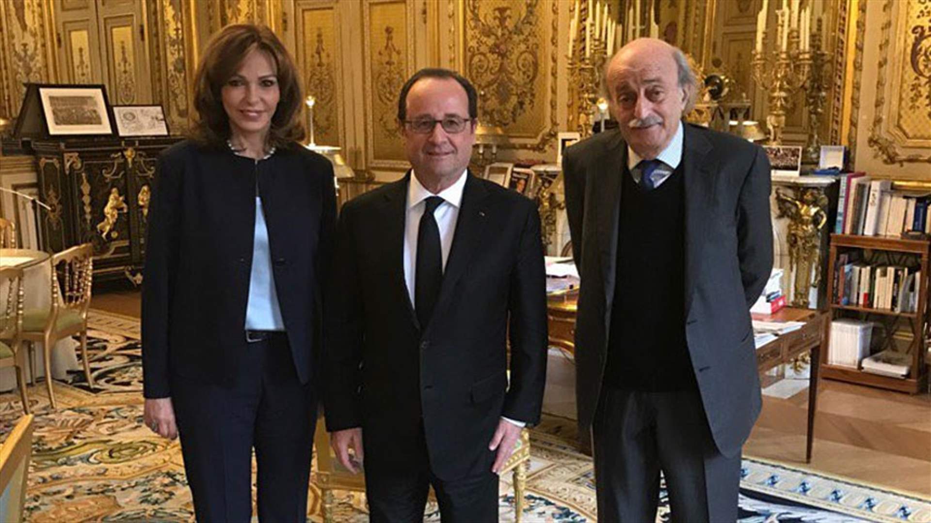 صورة تجمع جنبلاط بـ "الصديق الدائم"...فهل قصد بها الردّ على لوبن؟