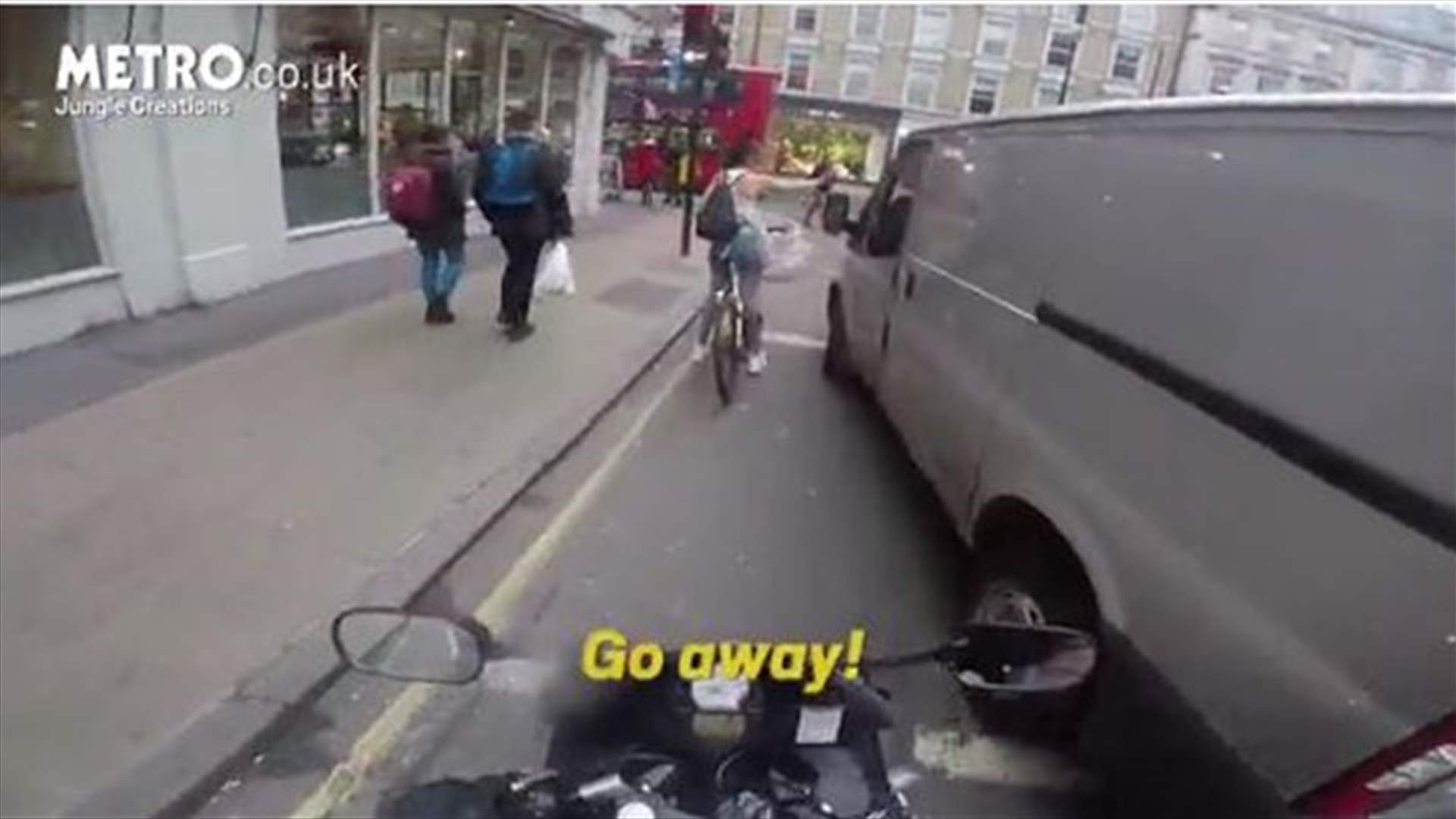 بالفيديو: شابة تنتقم من رجل تحرّش بها في الشارع... ما فعلته لم يكن متوقعاً!