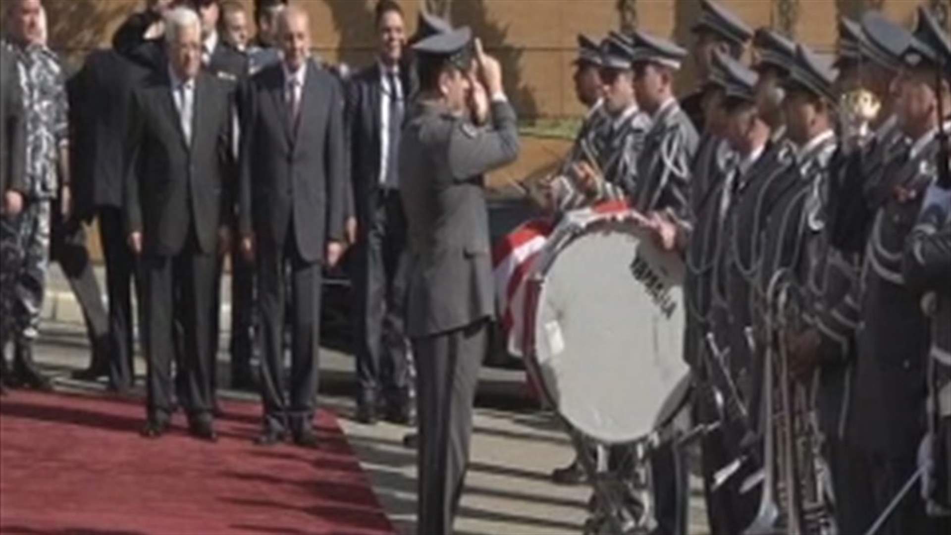 Abbas meets Berri in Ain el-Tineh