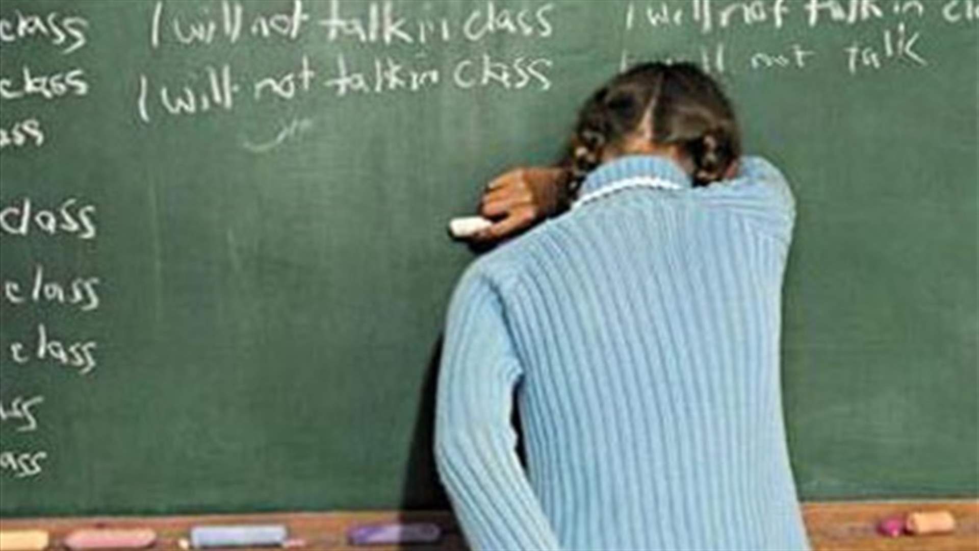 بالصور: تلميذتان عوقبتا بطريقة سيّئة جداً داخل الصفّ