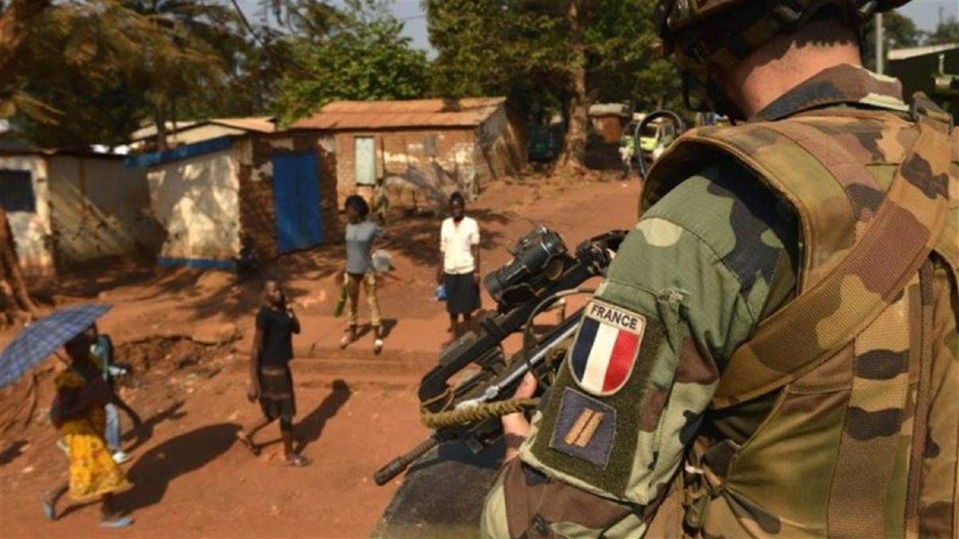 فرنسا ستنشر جنودا في النيجر قرب الحدود مع مالي