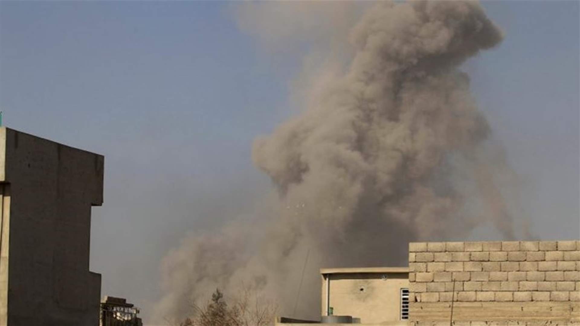 Iraqi forces aim to secure Mosul bridge, link up to east bank