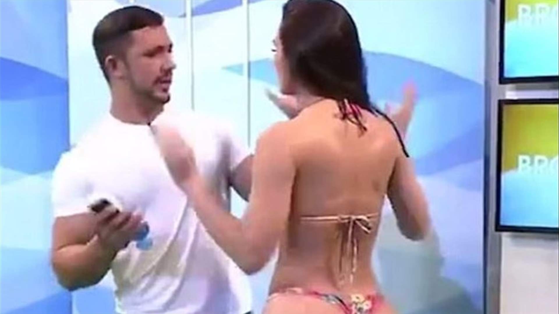 بالفيديو: مقدم برامج يتحرش بعارضة أزياء خلال بثّ مباشر!