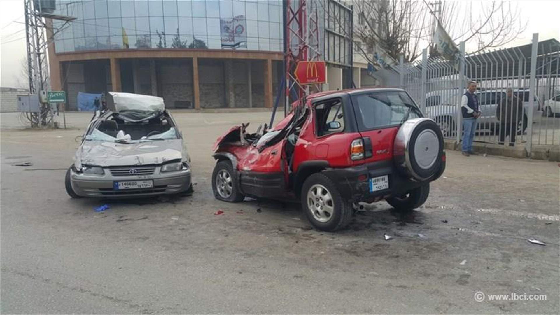 بالصور- قتيلة بحادث سير مروع على اوتوستراد زحلة