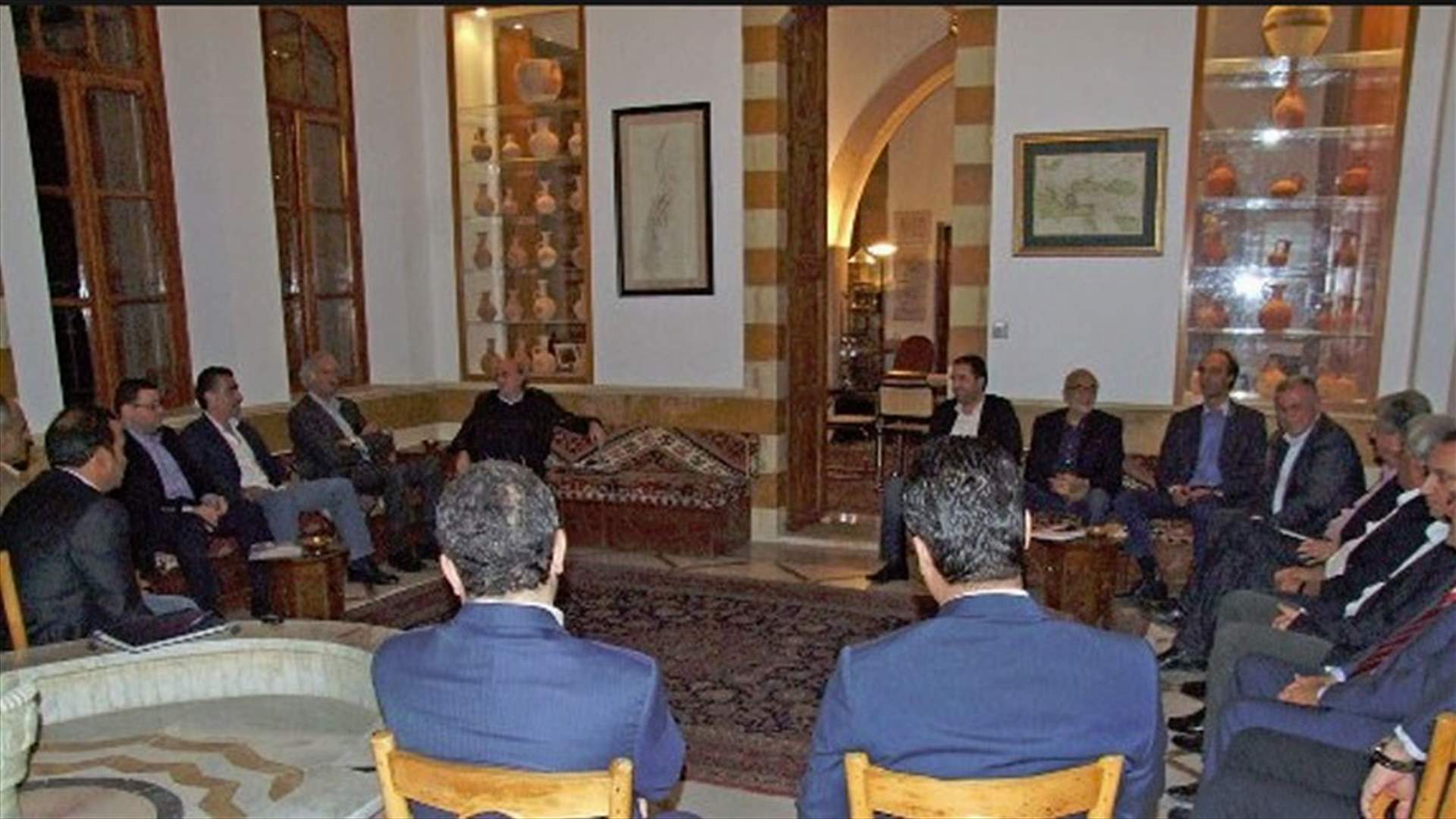 أوساط "الحزب الاشتراكي" لـ"الجمهورية": لن نترك هذا السيف ينزل على رقبتنا